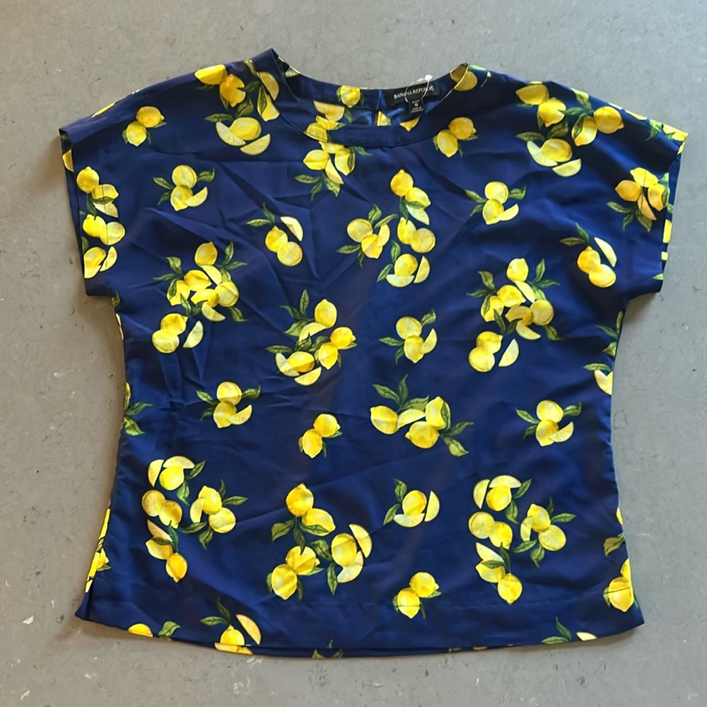 Banana republic boxy lemon blouse NWOT
